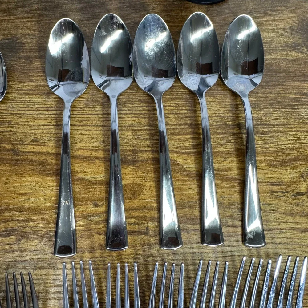 Oneida Stainless Flatware Set 26 Piece Tapered Handle Glossy Silver 89-223‎